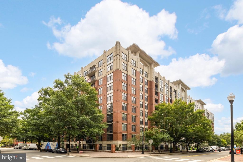 1021 N GARFIELD ST #702, Arlington, VA 22201