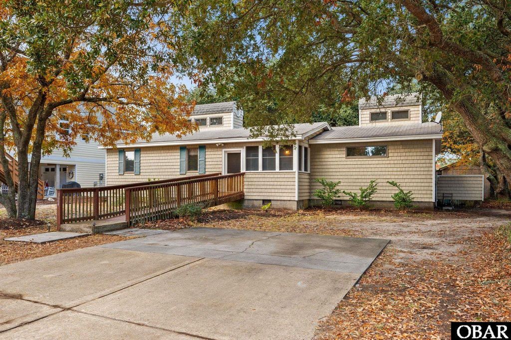 Image 1 of property listing at 324 W Walker St Lot 32-34, Kill Devil Hills, NC 27948