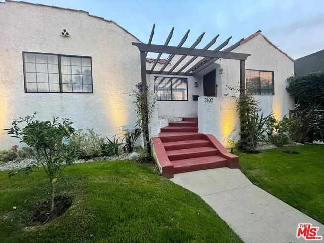 2102 S Harcourt Avenue, Los Angeles, CA 90016