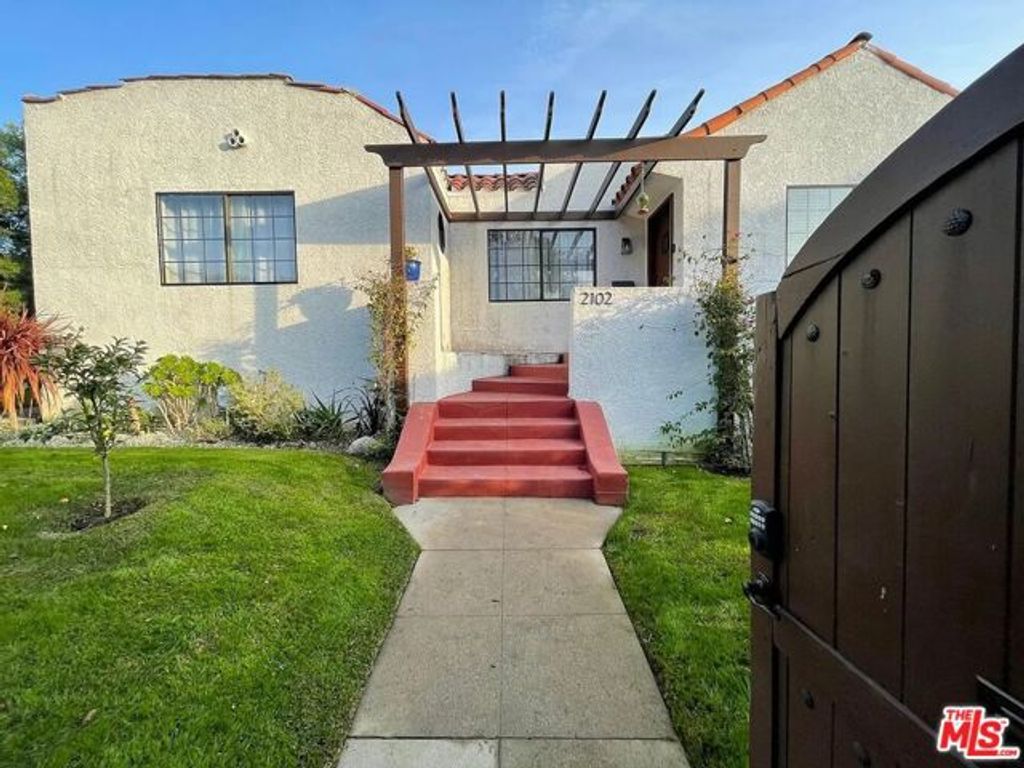 2102 S Harcourt Avenue, Los Angeles, CA 90016