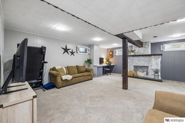 1108 W Avon Lane, Lincoln, NE 68505
