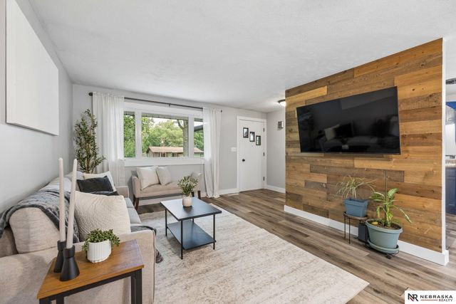 1108 W Avon Lane, Lincoln, NE 68505