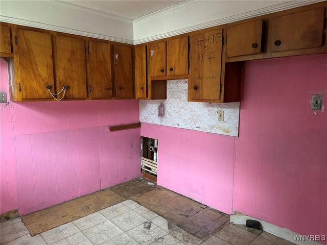 1867 Pierce Avenue, Niagara Falls, NY 14301