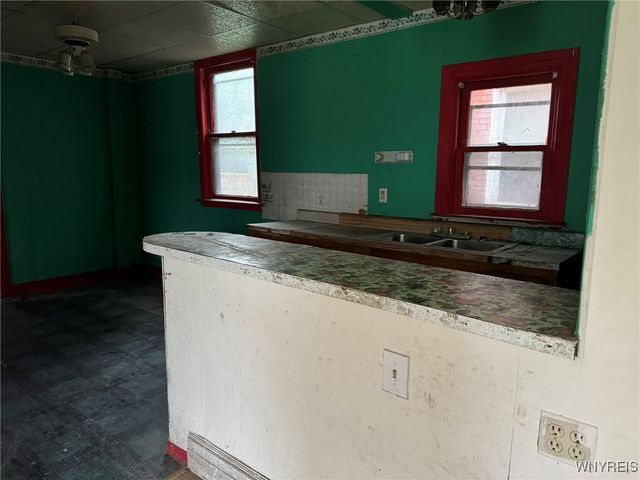 1867 Pierce Avenue, Niagara Falls, NY 14301