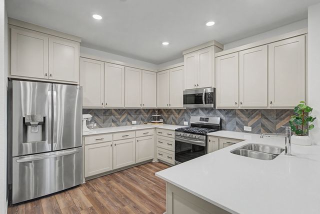 665 Vista Oaks Road, Lewisville, TX 75067