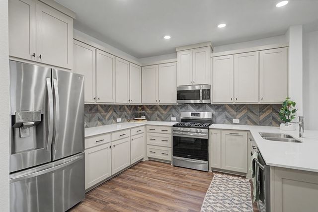 665 Vista Oaks Road, Lewisville, TX 75067