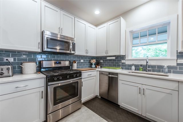 971 Bassett Place, Dallas, TX 75208