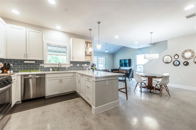 971 Bassett Place, Dallas, TX 75208