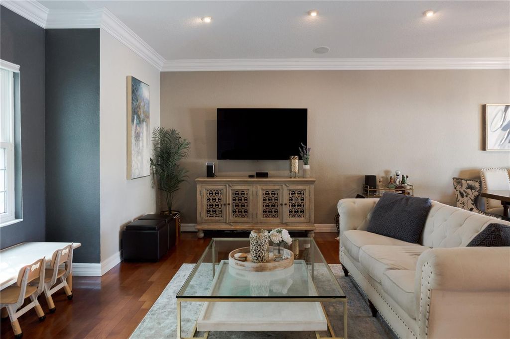 Image 5 of property listing at 8445 SHADY GLEN DRIVE, Orlando, FL 32819