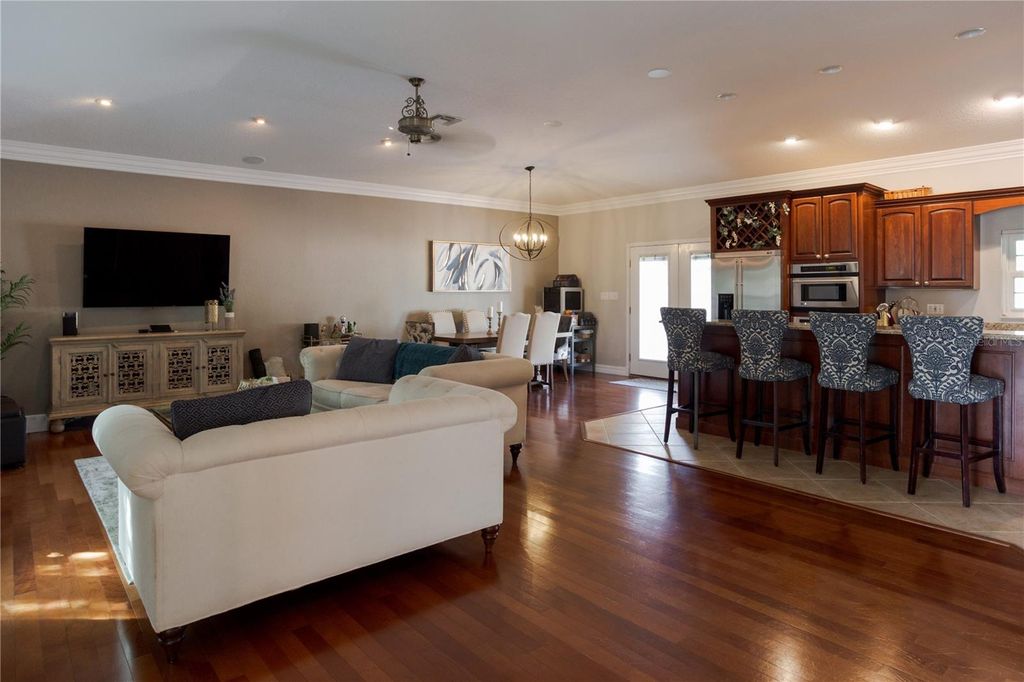 Image 6 of property listing at 8445 SHADY GLEN DRIVE, Orlando, FL 32819