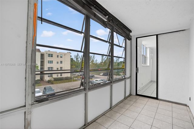 2821 Somerset Drive 317, Lauderdale Lakes, FL 33311