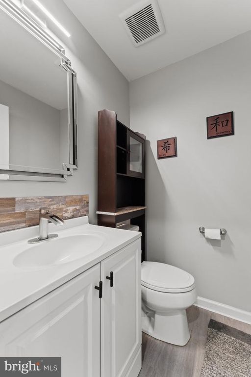 Image 9 of property listing at 8802 BANCROFT DR, Waldorf, MD 20603