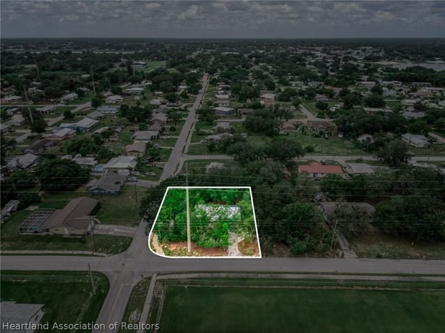 312 S Lotela Avenue, Avon Park, FL 33825