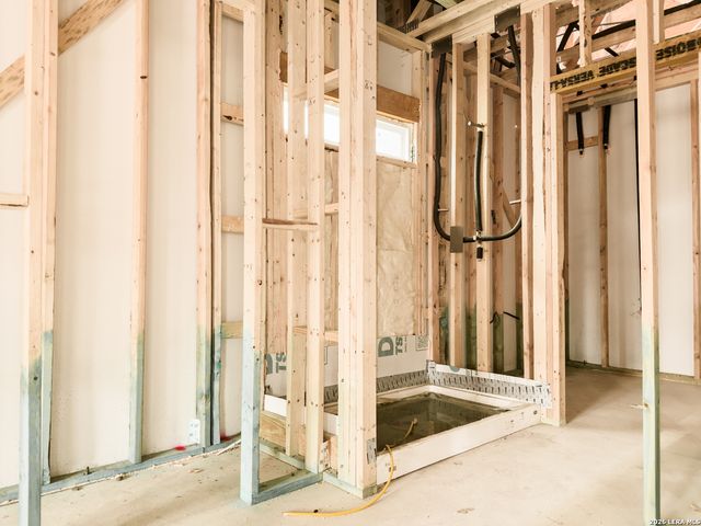 125 Yale St, Seguin, TX 78155