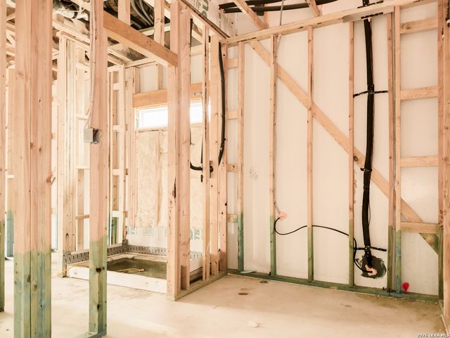 125 Yale St, Seguin, TX 78155