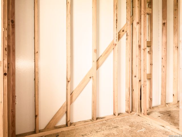 125 Yale St, Seguin, TX 78155