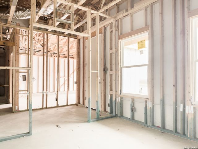 125 Yale St, Seguin, TX 78155