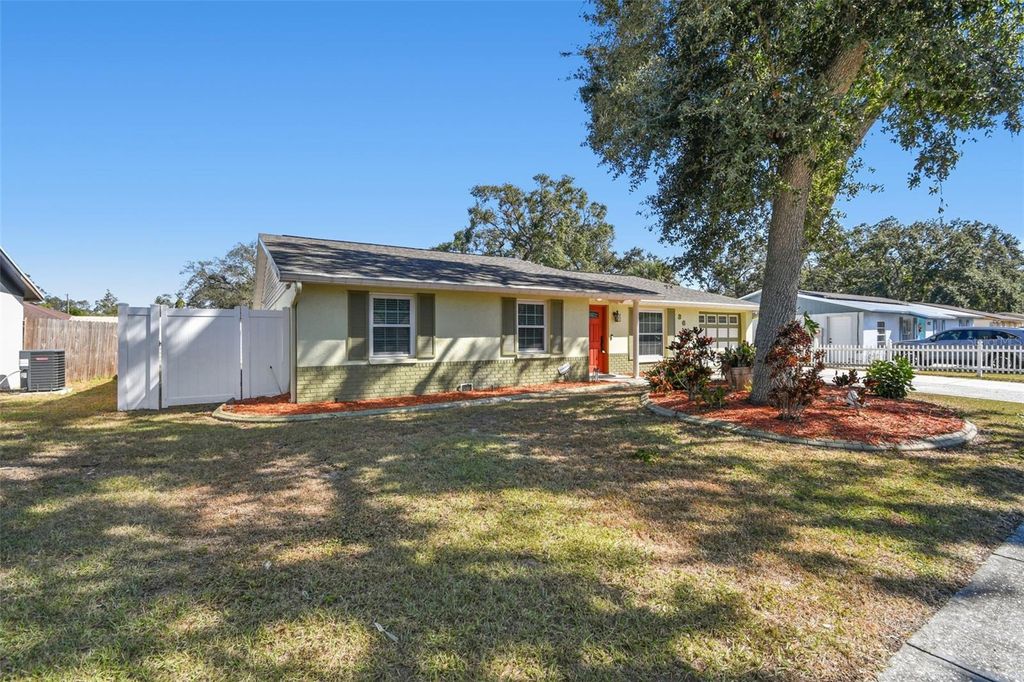 Image 3 of property listing at 3611 WISPERBREATH LANE, Tampa, FL 33619