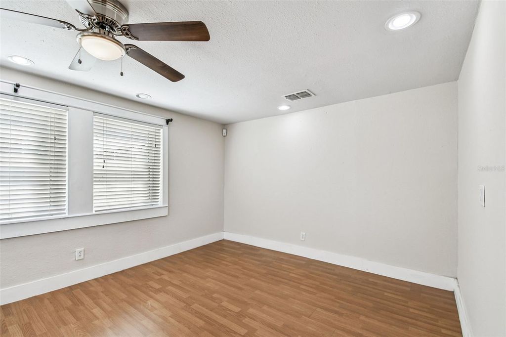 Image 35 of property listing at 3611 WISPERBREATH LANE, Tampa, FL 33619