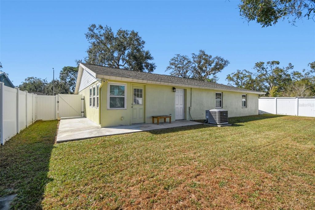 Image 40 of property listing at 3611 WISPERBREATH LANE, Tampa, FL 33619