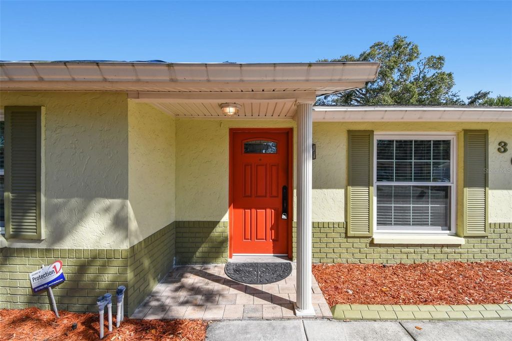 Image 5 of property listing at 3611 WISPERBREATH LANE, Tampa, FL 33619