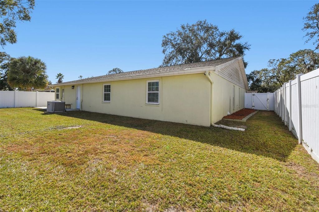 Image 41 of property listing at 3611 WISPERBREATH LANE, Tampa, FL 33619