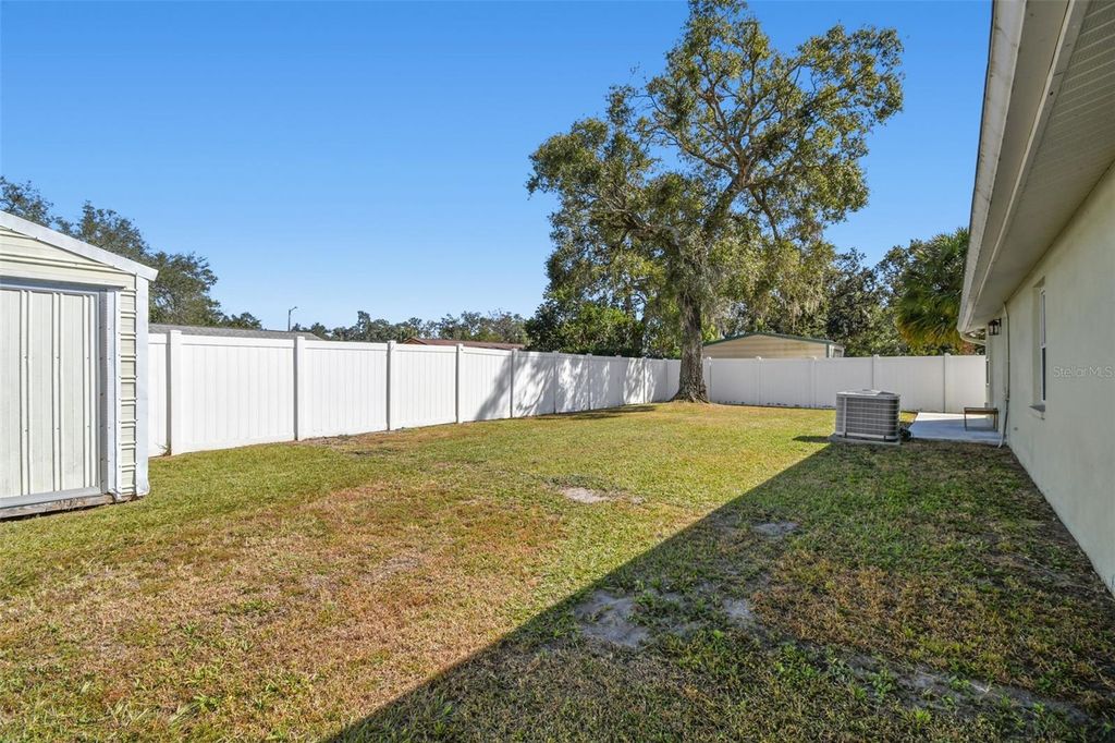 Image 42 of property listing at 3611 WISPERBREATH LANE, Tampa, FL 33619