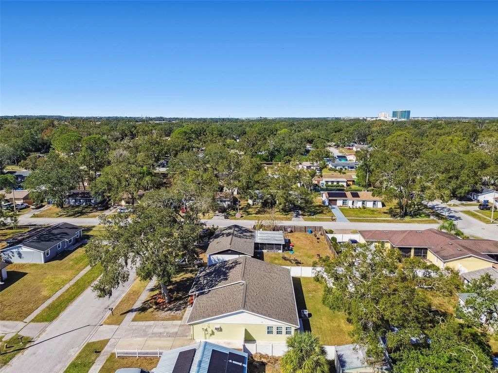 Image 43 of property listing at 3611 WISPERBREATH LANE, Tampa, FL 33619