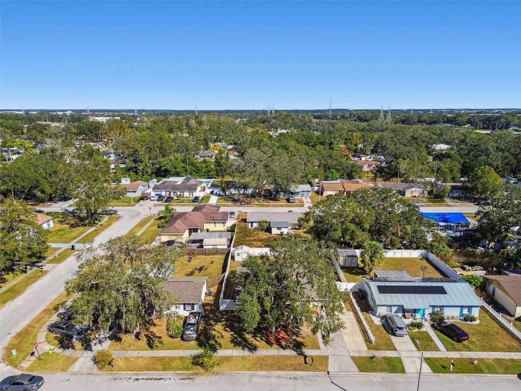 Image 44 of property listing at 3611 WISPERBREATH LANE, Tampa, FL 33619