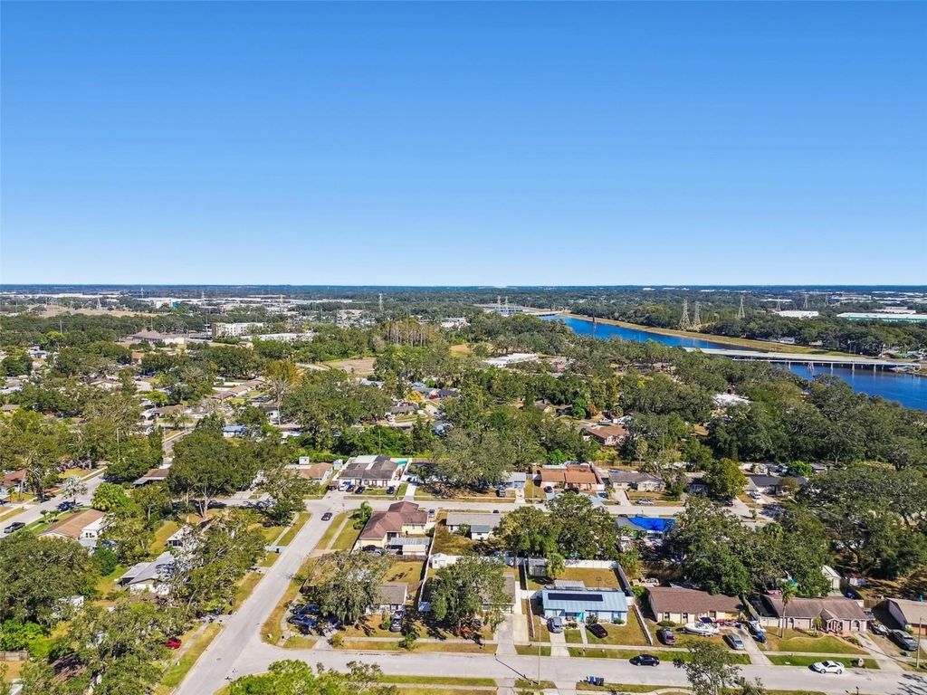 Image 46 of property listing at 3611 WISPERBREATH LANE, Tampa, FL 33619