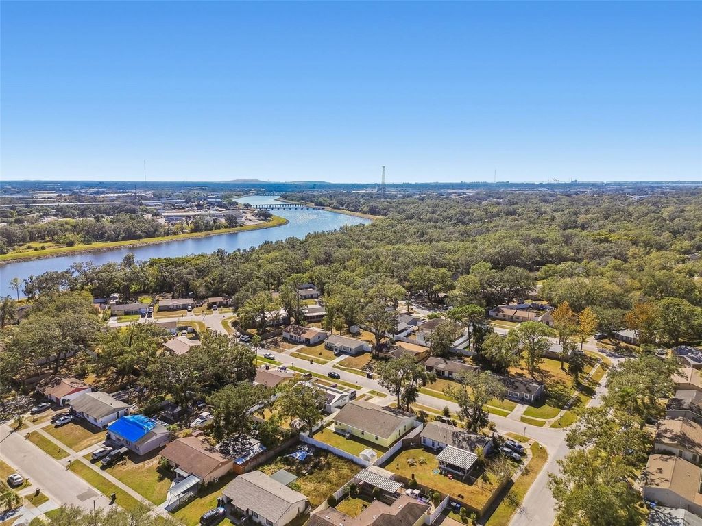 Image 48 of property listing at 3611 WISPERBREATH LANE, Tampa, FL 33619