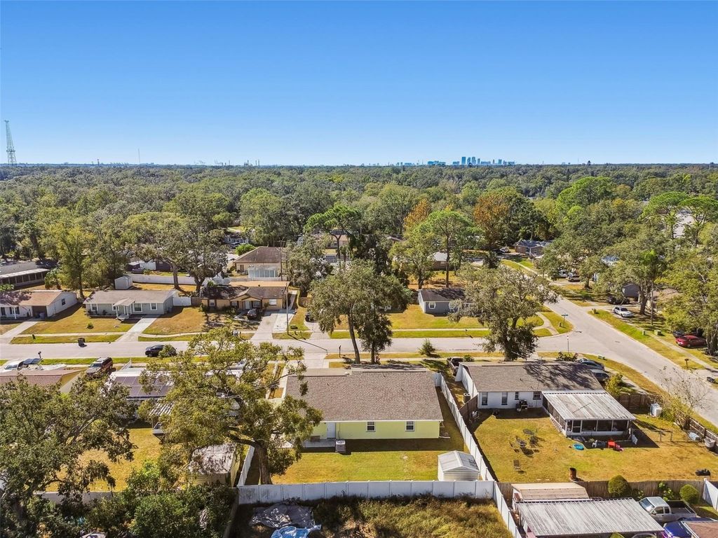 Image 49 of property listing at 3611 WISPERBREATH LANE, Tampa, FL 33619