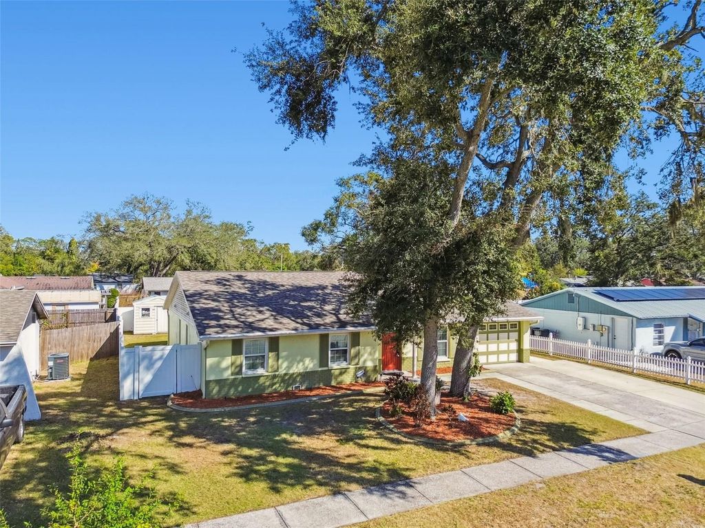 Image 50 of property listing at 3611 WISPERBREATH LANE, Tampa, FL 33619