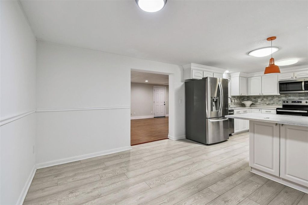 Image 9 of property listing at 3611 WISPERBREATH LANE, Tampa, FL 33619