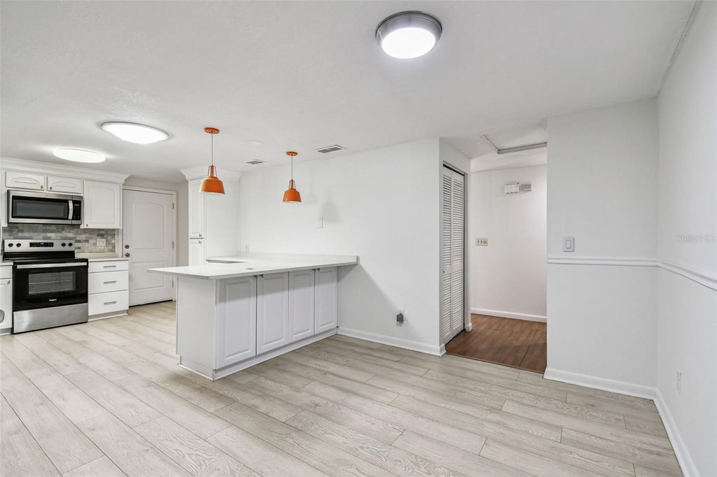 Image 10 of property listing at 3611 WISPERBREATH LANE, Tampa, FL 33619