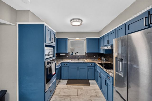 102 Terlingua Dr, Portland, TX 78374