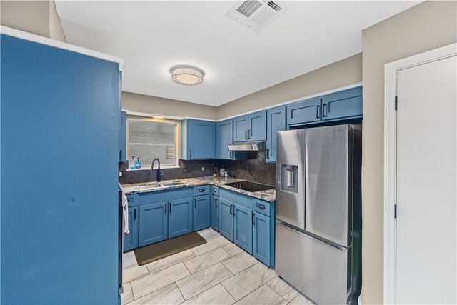 102 Terlingua Dr, Portland, TX 78374