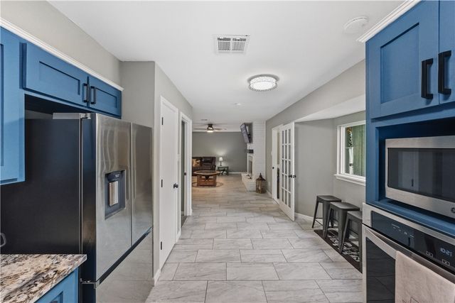 102 Terlingua Dr, Portland, TX 78374