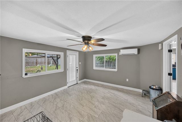 102 Terlingua Dr, Portland, TX 78374