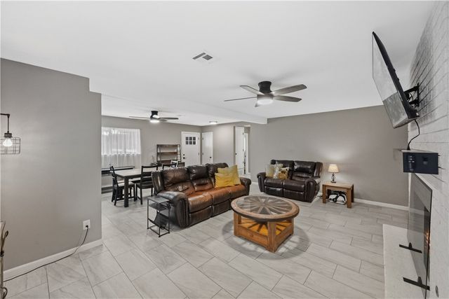 102 Terlingua Dr, Portland, TX 78374