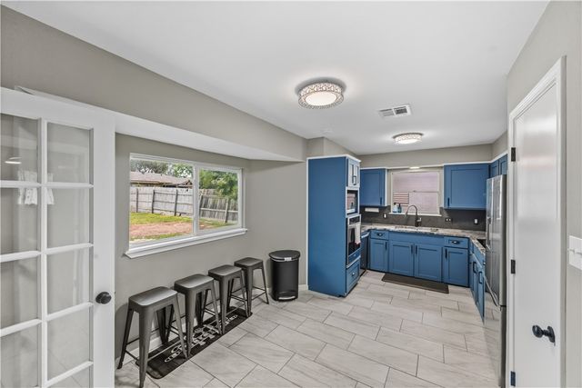 102 Terlingua Dr, Portland, TX 78374