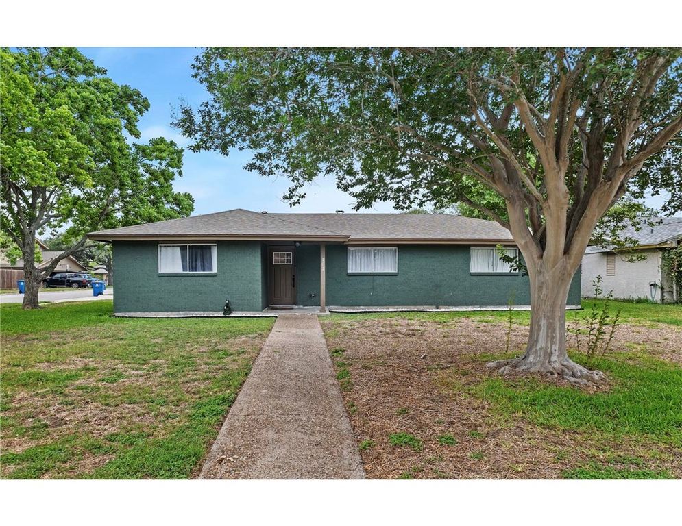 102 Terlingua Dr, Portland, TX 78374