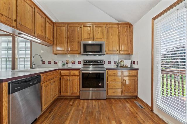 3856 SW Windsong Drive, Lee's Summit, MO 64082