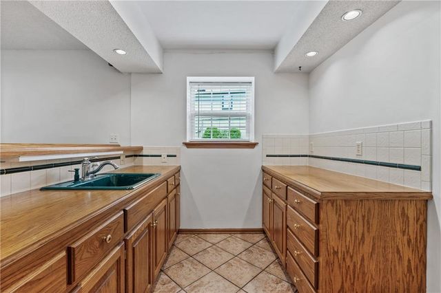3856 SW Windsong Drive, Lee's Summit, MO 64082