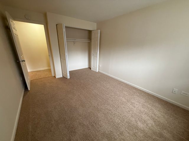 110 N Kenilworth Avenue 1F, Oak Park, IL 60301