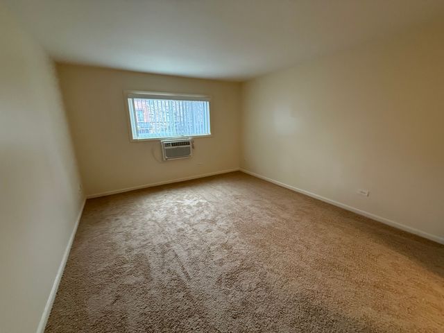 110 N Kenilworth Avenue 1F, Oak Park, IL 60301