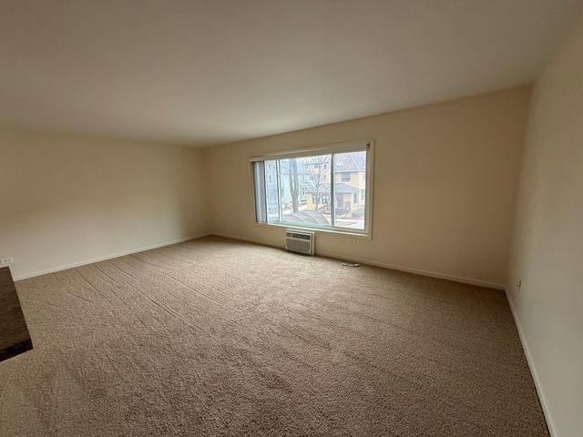 110 N Kenilworth Avenue 1F, Oak Park, IL 60301