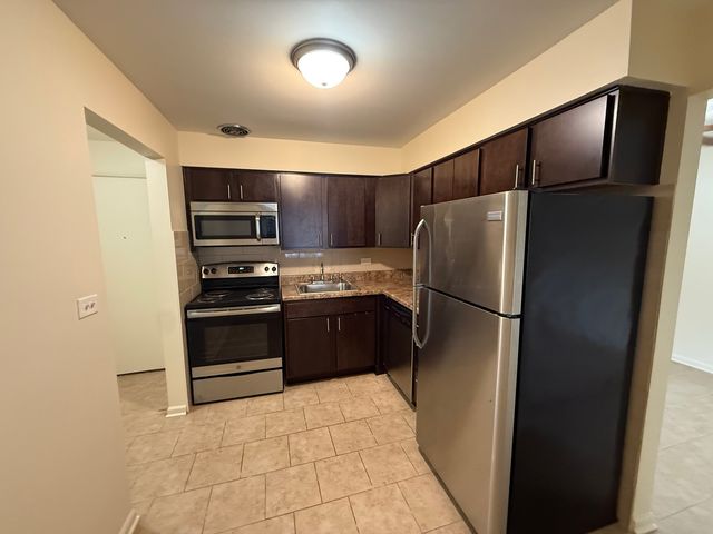 110 N Kenilworth Avenue 1F, Oak Park, IL 60301