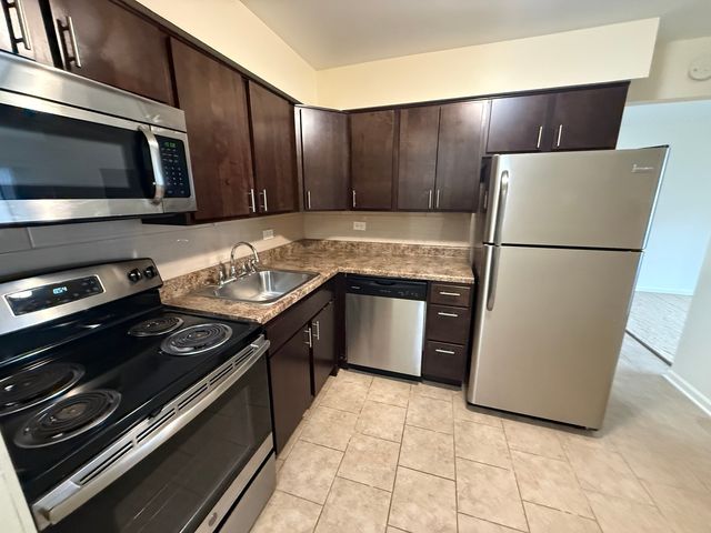 110 N Kenilworth Avenue 1F, Oak Park, IL 60301