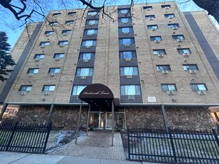 110 N Kenilworth Avenue 1F, Oak Park, IL 60301